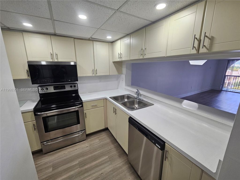 10255 NW 9th St Cir 503-7, Miami, FL 33172