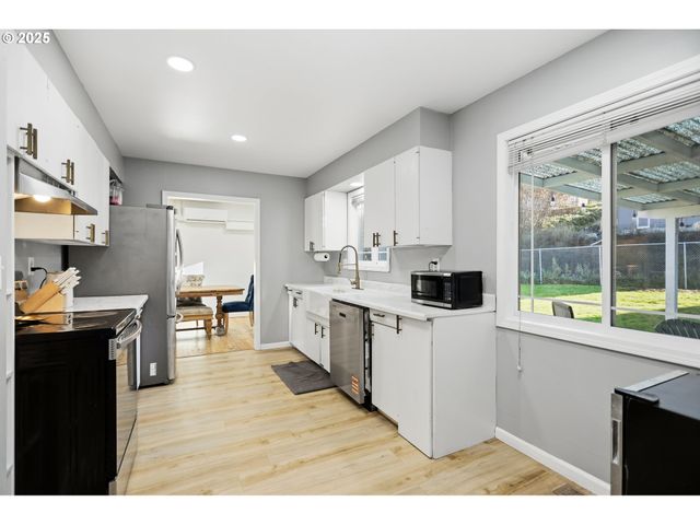 2500 WRIGHT St, The Dalles, OR 97058