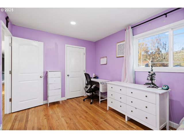 2500 WRIGHT St, The Dalles, OR 97058