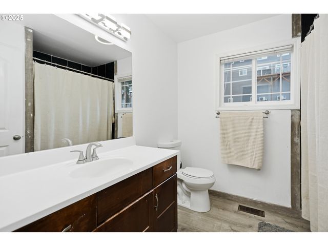 2500 WRIGHT St, The Dalles, OR 97058