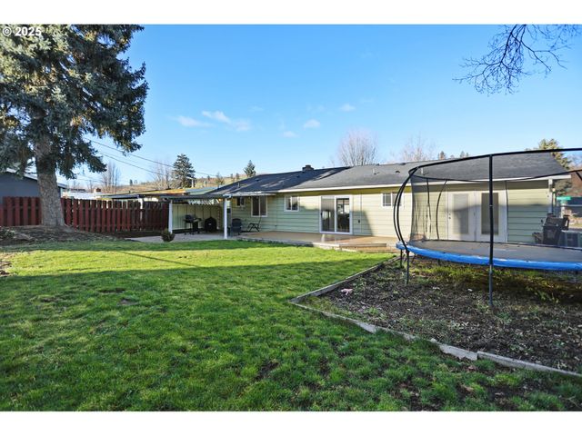 2500 WRIGHT St, The Dalles, OR 97058