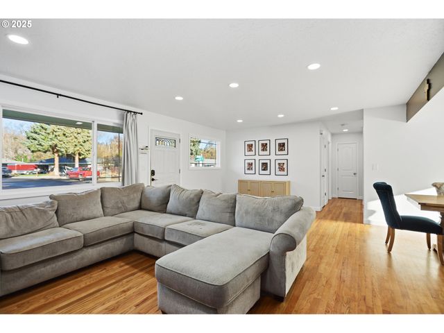 2500 WRIGHT St, The Dalles, OR 97058