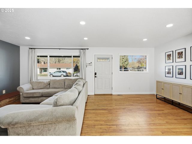 2500 WRIGHT St, The Dalles, OR 97058