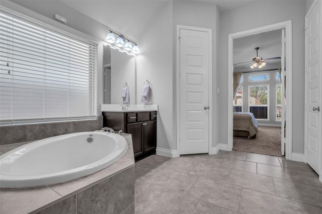 166 Painted Trillium Drive, Conroe, TX 77304