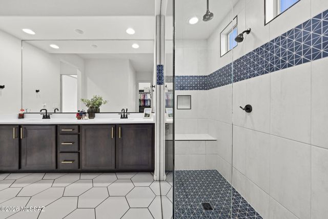 12744 N Lauterbrunnen Lane, Oro Valley, AZ 85755