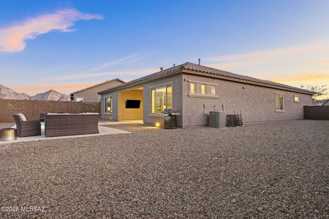 12744 N Lauterbrunnen Lane, Oro Valley, AZ 85755
