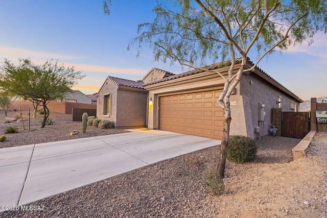 12744 N Lauterbrunnen Lane, Oro Valley, AZ 85755