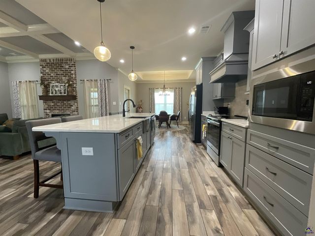 127 Woodwinds Court, Kathleen, GA 31047