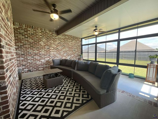 127 Woodwinds Court, Kathleen, GA 31047