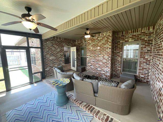 127 Woodwinds Court, Kathleen, GA 31047