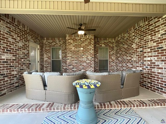 127 Woodwinds Court, Kathleen, GA 31047