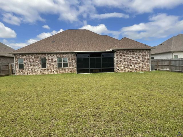 127 Woodwinds Court, Kathleen, GA 31047