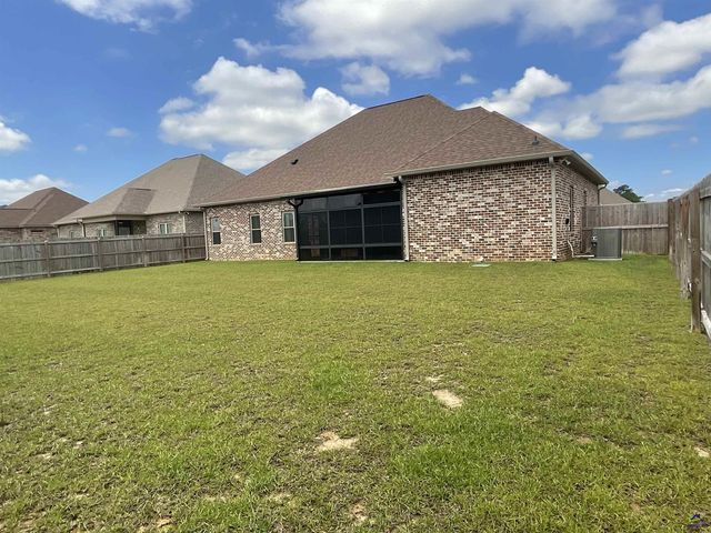 127 Woodwinds Court, Kathleen, GA 31047