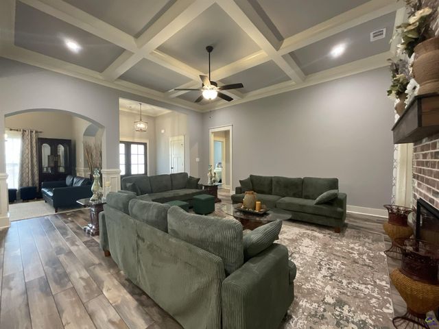 127 Woodwinds Court, Kathleen, GA 31047