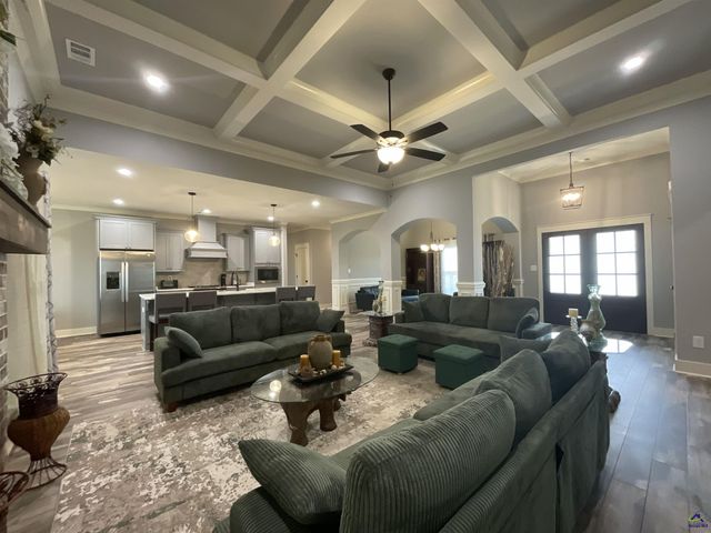 127 Woodwinds Court, Kathleen, GA 31047