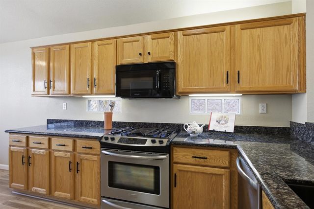 5616 Red Willow Ln, Roseville, CA 95747