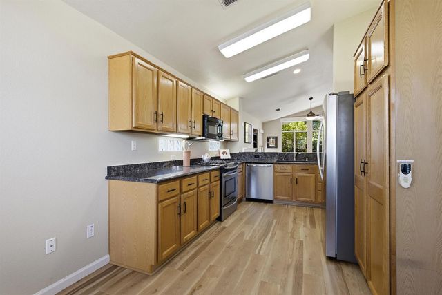 5616 Red Willow Ln, Roseville, CA 95747