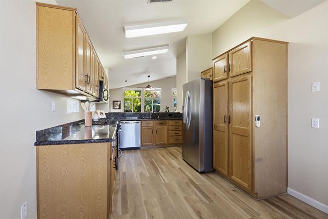 5616 Red Willow Ln, Roseville, CA 95747