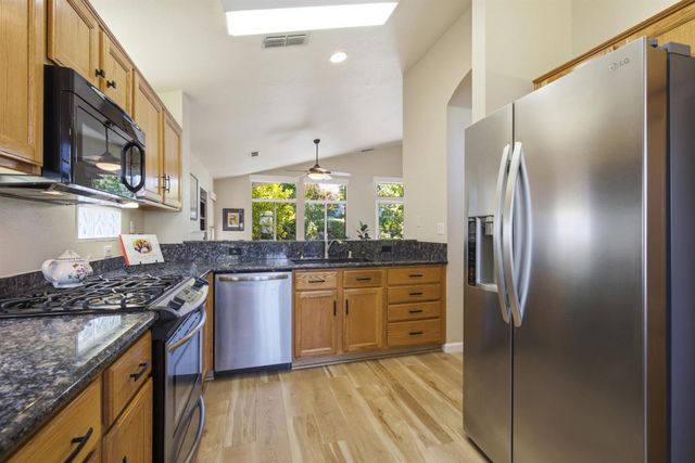 5616 Red Willow Ln, Roseville, CA 95747