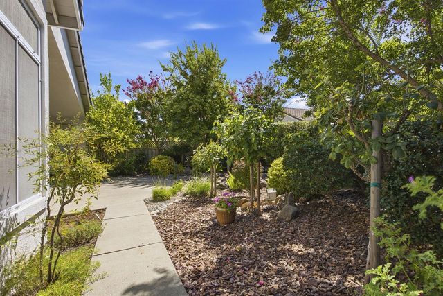5616 Red Willow Ln, Roseville, CA 95747