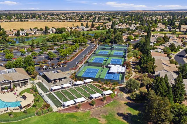 5616 Red Willow Ln, Roseville, CA 95747