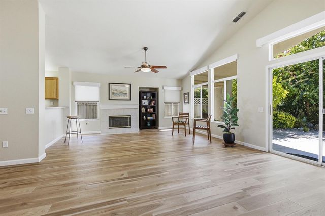 5616 Red Willow Ln, Roseville, CA 95747