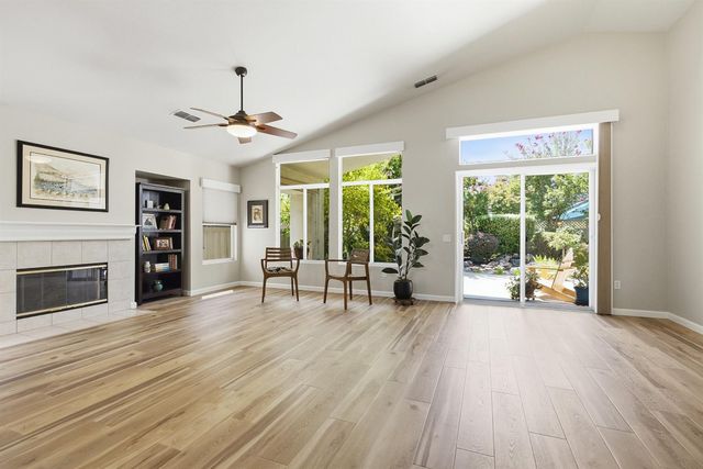 5616 Red Willow Ln, Roseville, CA 95747