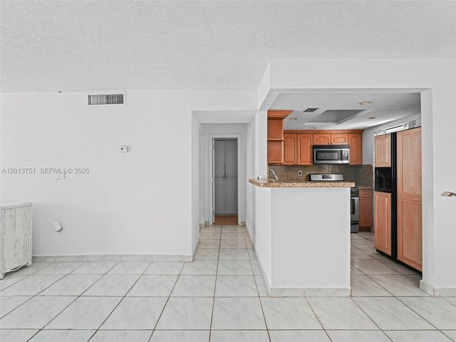 720 Collins Ave 204, Miami Beach, FL 33139