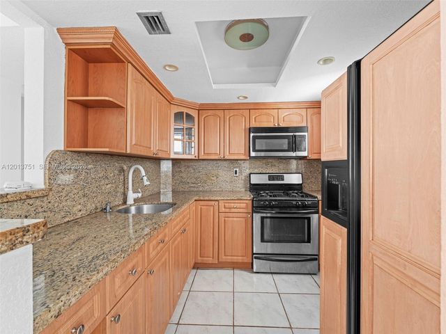 720 Collins Ave 204, Miami Beach, FL 33139