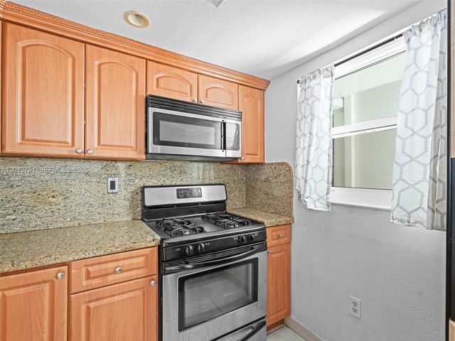 720 Collins Ave 204, Miami Beach, FL 33139