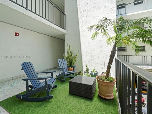 720 Collins Ave 204, Miami Beach, FL 33139