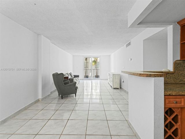 720 Collins Ave 204, Miami Beach, FL 33139