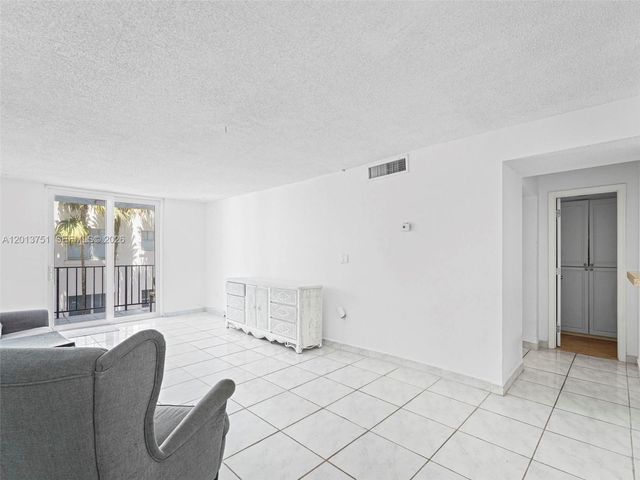 720 Collins Ave 204, Miami Beach, FL 33139