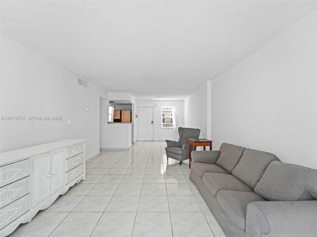 720 Collins Ave 204, Miami Beach, FL 33139