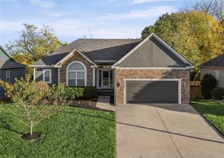 9605 N Adrian Avenue, Kansas City, MO 64154