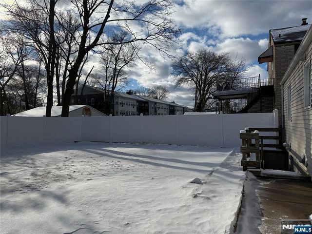 40 Hickory Avenue, Bergenfield, NJ 07621