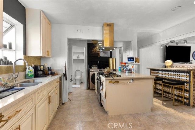 3640 W 60th Street, Los Angeles, CA 90043