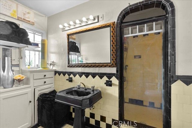 3640 W 60th Street, Los Angeles, CA 90043