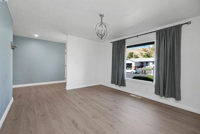 5 Terranova Dr, Antioch, CA 94509