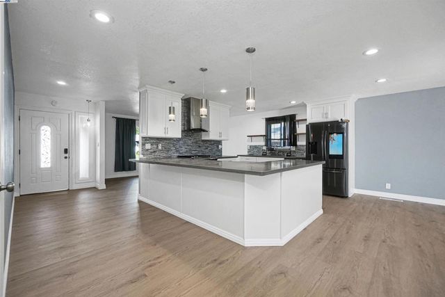 5 Terranova Dr, Antioch, CA 94509