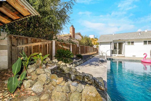 5 Terranova Dr, Antioch, CA 94509