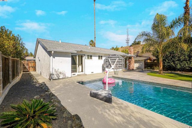 5 Terranova Dr, Antioch, CA 94509