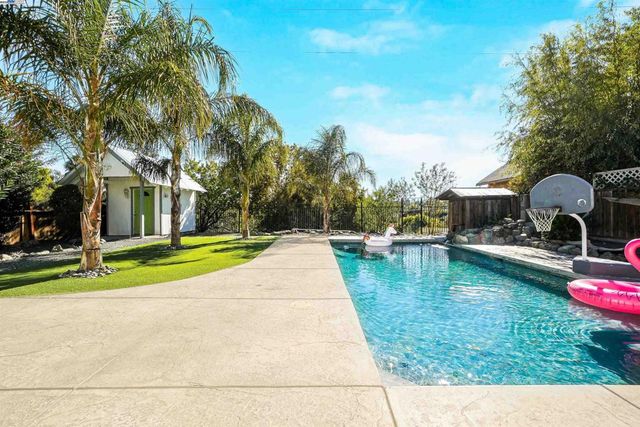 5 Terranova Dr, Antioch, CA 94509