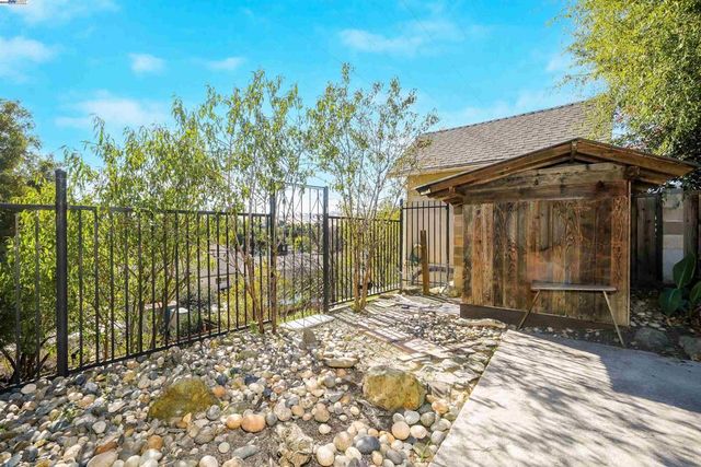 5 Terranova Dr, Antioch, CA 94509