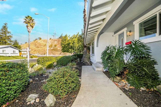 5 Terranova Dr, Antioch, CA 94509