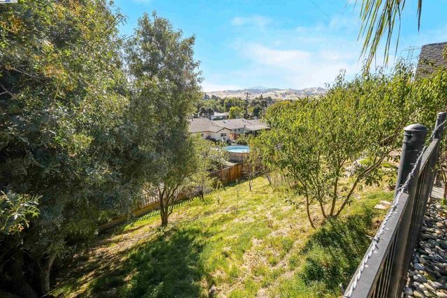 5 Terranova Dr, Antioch, CA 94509