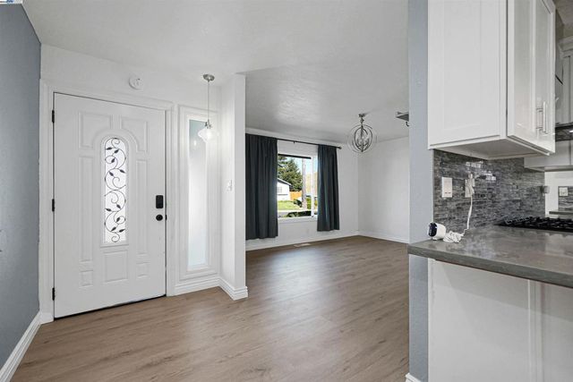 5 Terranova Dr, Antioch, CA 94509