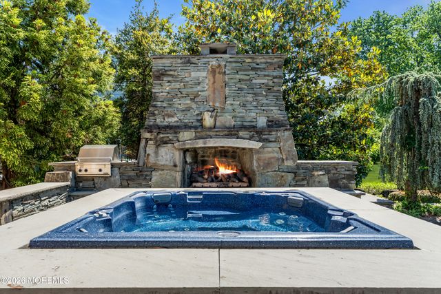 600 Little Silver Point Road, Little Silver, NJ 07739