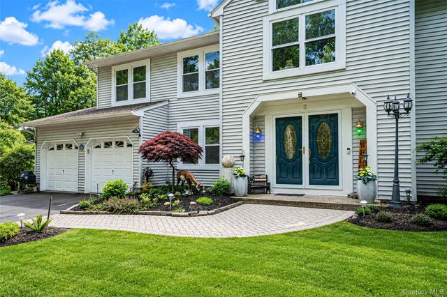 2 Barbara Anne Street, Manorville, NY 11949
