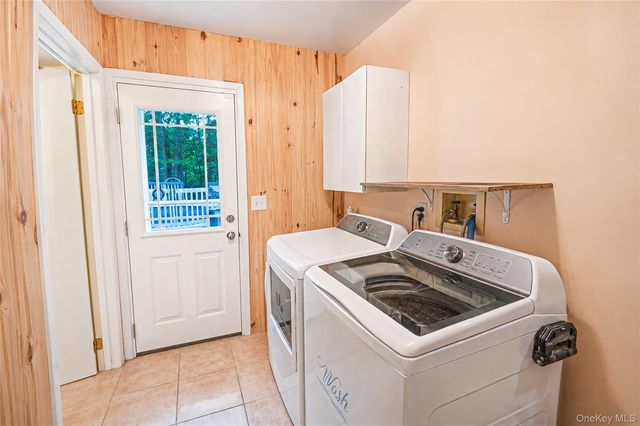 2 Barbara Anne Street, Manorville, NY 11949